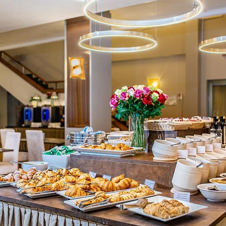 Hotel Capitol ليدو دي يسولو المظهر الخارجي الصورة