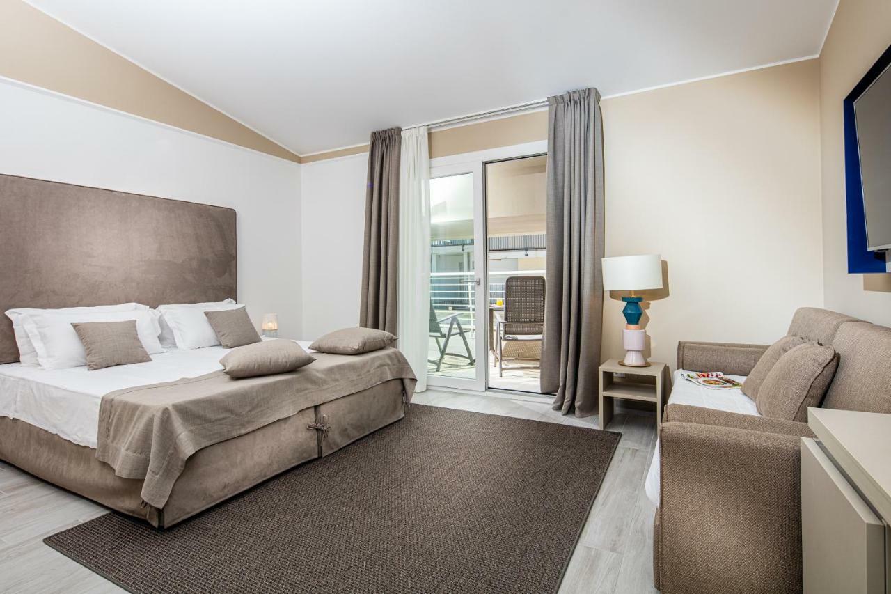 Hotel Capitol ليدو دي يسولو المظهر الخارجي الصورة