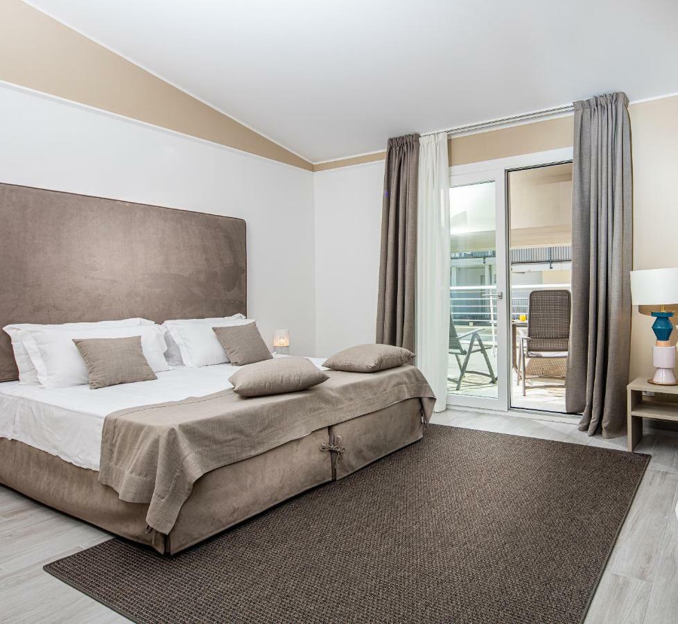 Hotel Capitol ليدو دي يسولو المظهر الخارجي الصورة